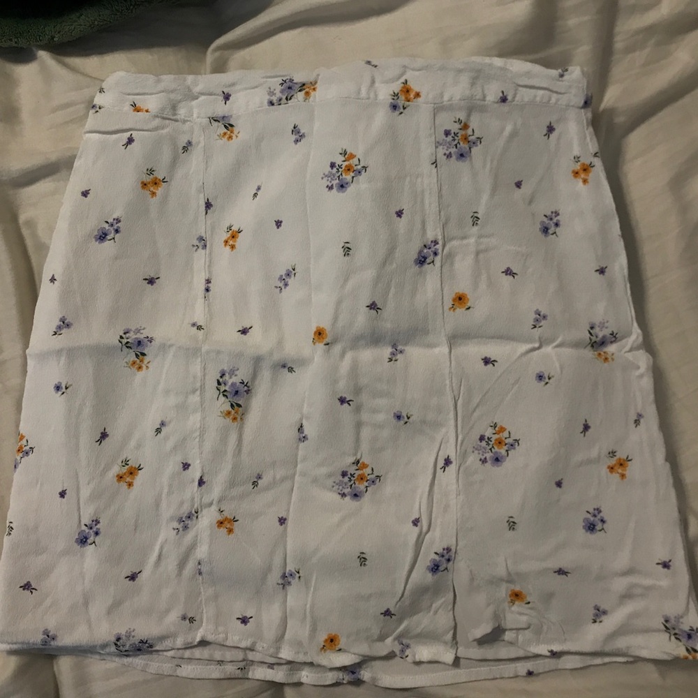 Floral white skirt!